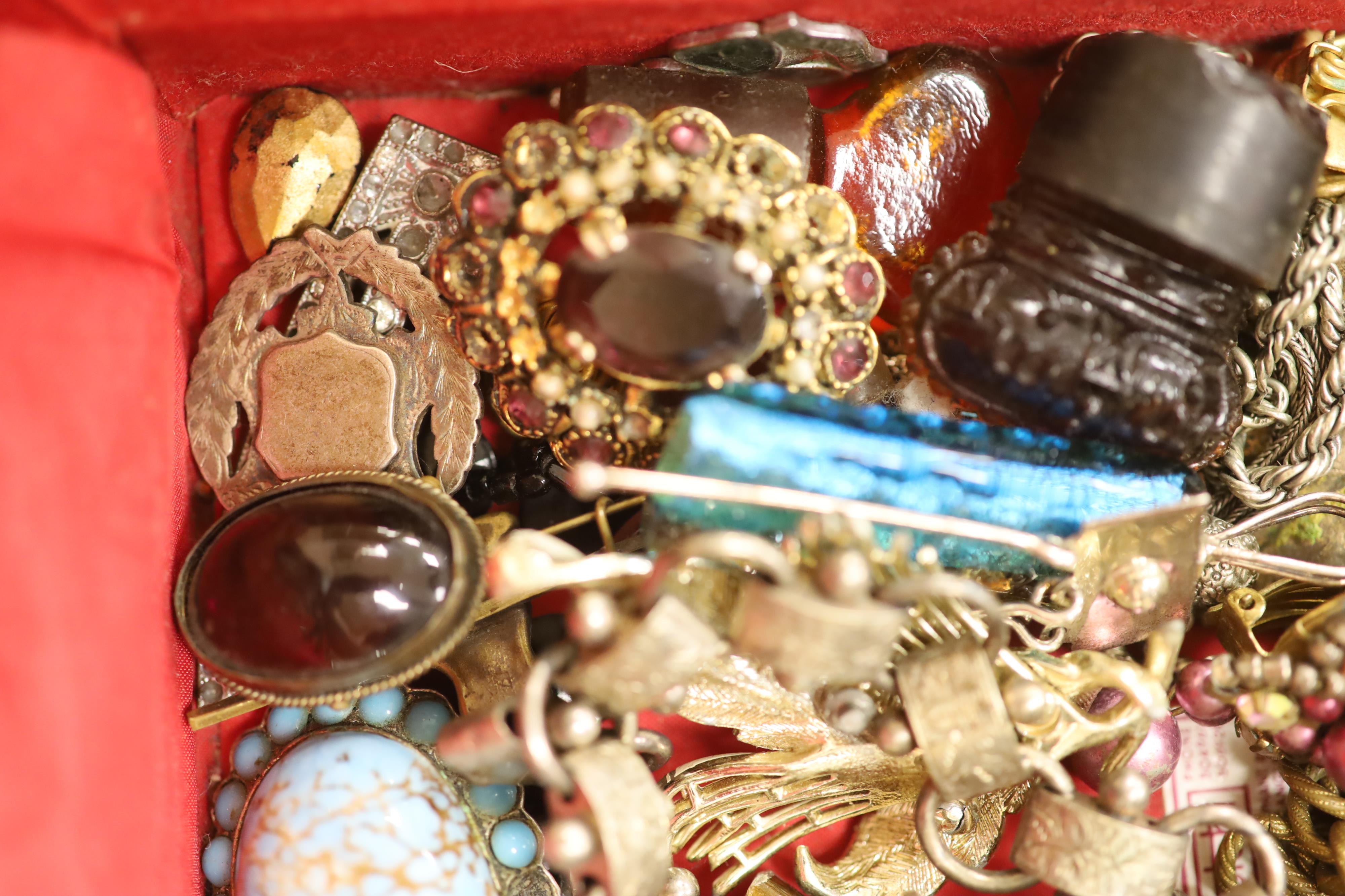 A mixed quantity of costume jewellery including stick pins, Scottish hardstone brooch, silver medallion, etc.